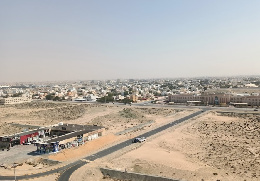 صورة توضح منطقة السلامة بمبانيها السكنية الحديثة ومرافقها الخدمية.