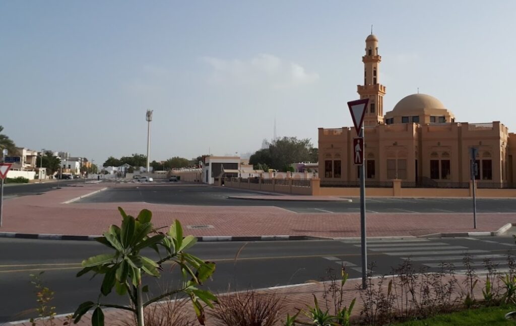 صورة من منطقة الصفا تُظهر المباني السكنية الحديثة والشوارع المنظمة مع المساحات الخضراء المحيطة.