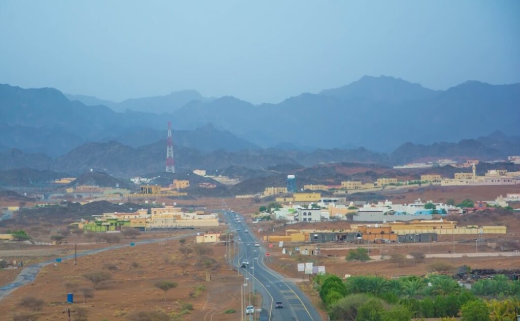 صورة توضح منطقة الغيل بطابعها السكني الهادئ ومرافقها المتنوعة.