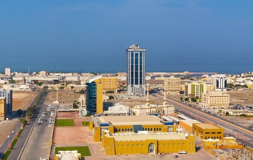 صورة حديثة لمنطقة النخيل تُظهر جمال المباني السكنية وتنظيم الشوارع والخدمات المحيطة.