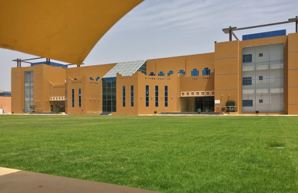 صورة توضح منطقة الغرفة بطابعها السكني العصري وخدماتها المتنوعة.