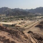 صورة توضح منطقة المصفوت بطابعها السكني الهادئ وجمالها الطبيعي.