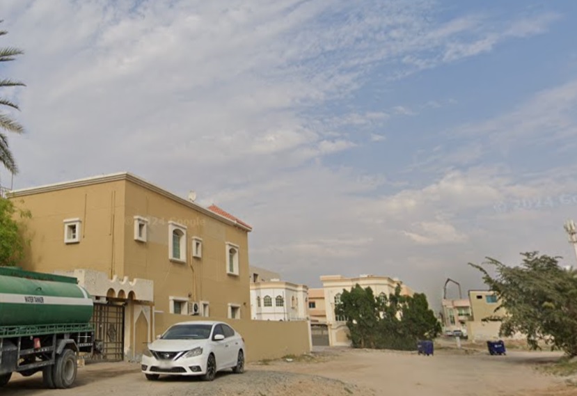 صورة توضح منطقة مويهات السكنية مع مبانيها الحديثة ومرافقها الخدمية المتنوعة.